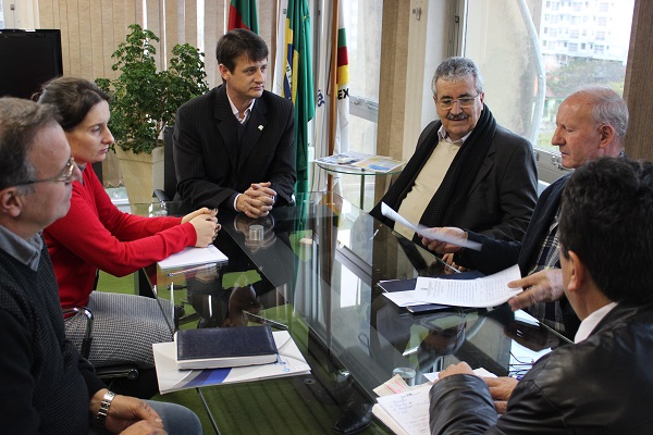 Como coordenador da Câmara de Agronomia, reuniu-se com a direção da Emater, em solidariedade aos extensionistas